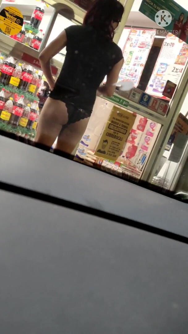 Traviezisha: POV: Alfa samec mě požádá, abych mu koupila nápoj, zatímco...