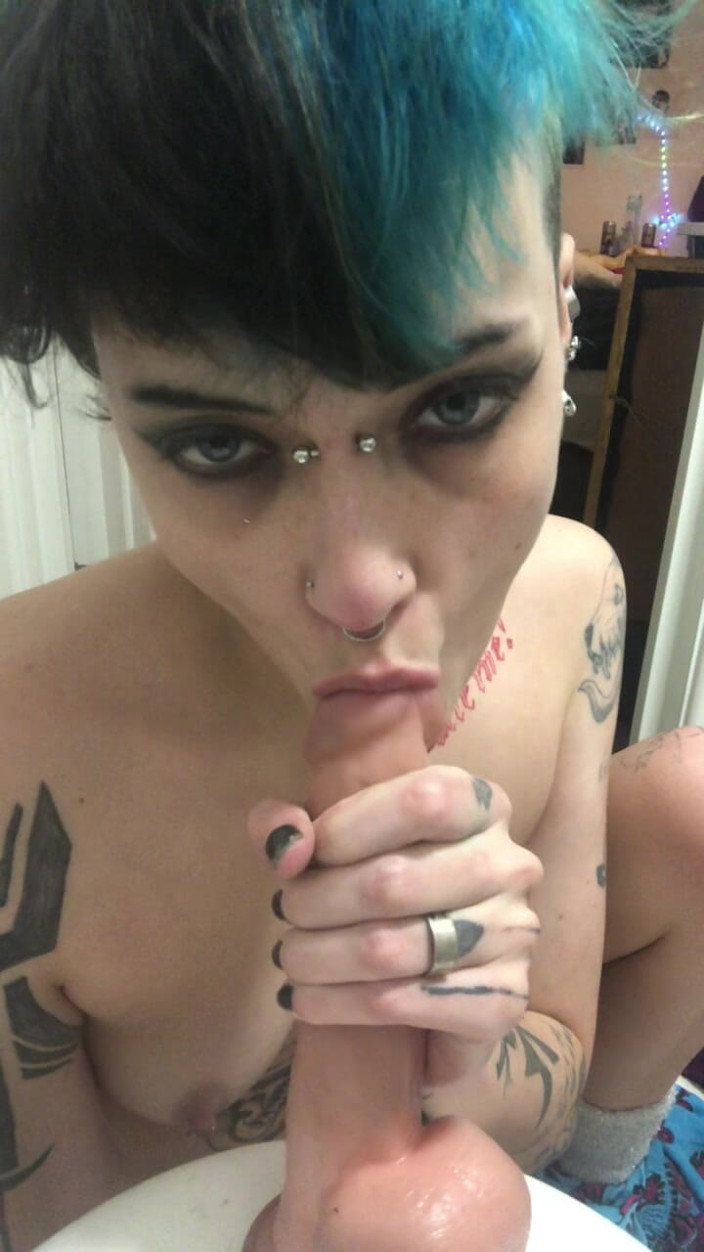 Glitter queen: Goth Solo Blue Hair Solo Sloppy BJ