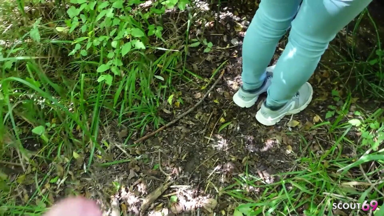 Scout69: Немецкая рыжая девушка с зелеными глазами разговаривает с рискованным публичным трахом незнакомца в видео от первого лица