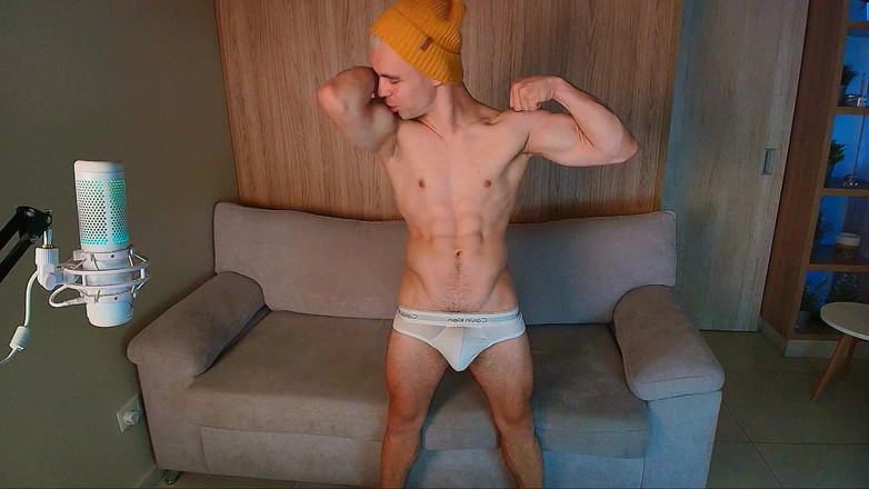 Max_Russell: Ohýbat! Chlubím se svým dokonalým tělem!