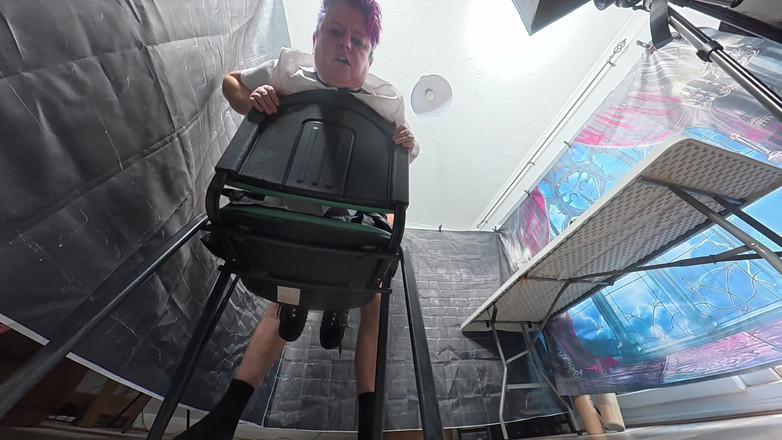 The Izars: De vuile slet van de leraar krijgt het moeilijk