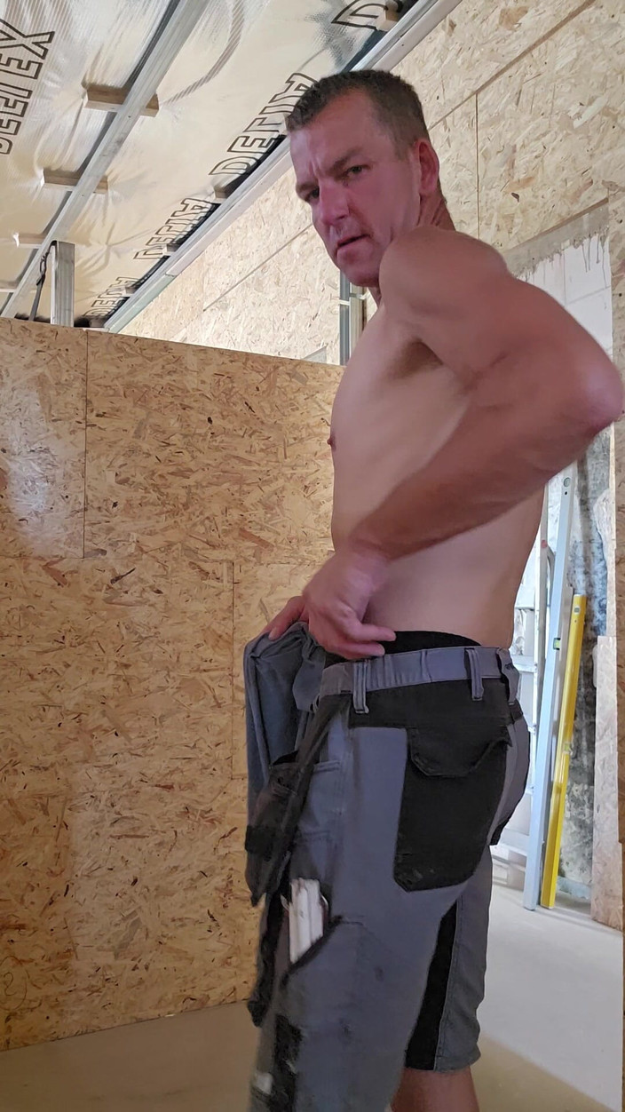Chris_snoopy_91: O zi fierbinte pe șantier partea 4/9 cu degetul, muie cu vibrator,...