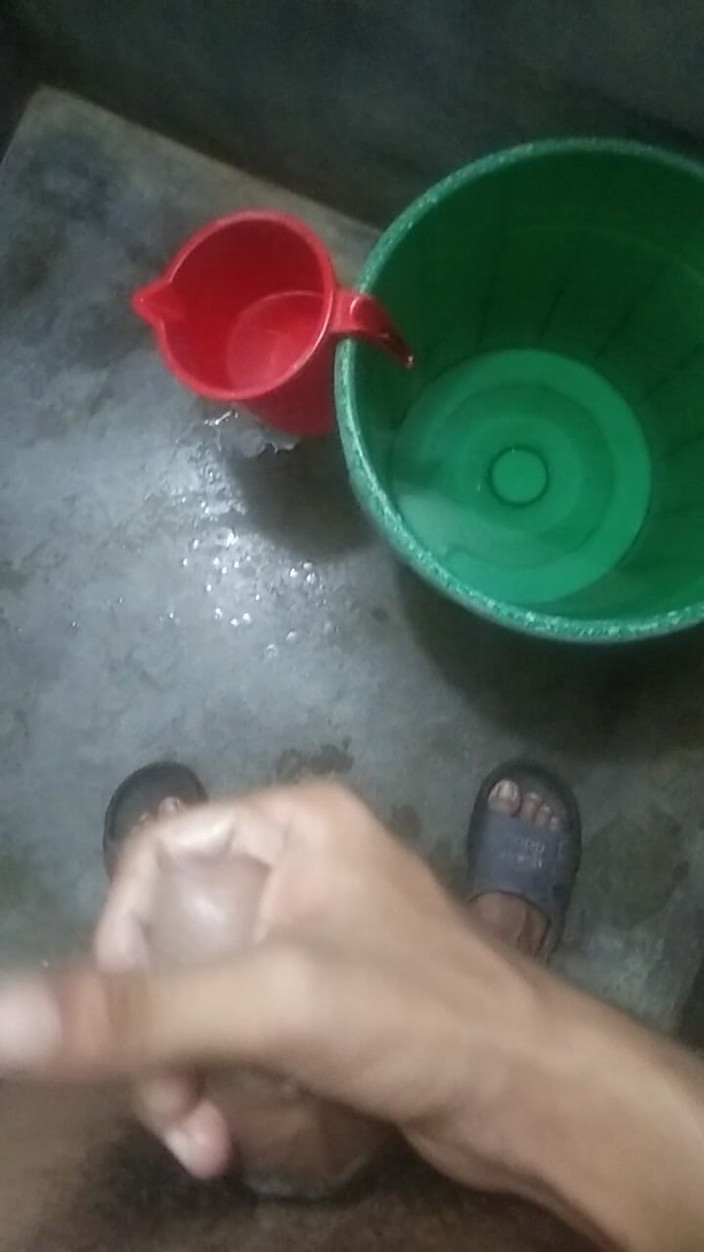 Viral_tiktokar: I couldn't at night so I went to the bathroom