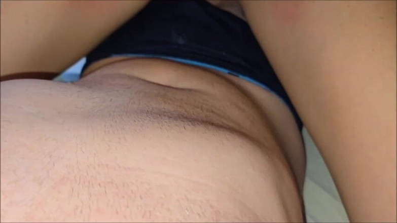 Christi: Penghinaan berat. Saya benar-benar kencing teman lelaki dan dia mengongkek...