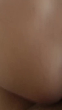 Reife blondine fickt und masturbiert