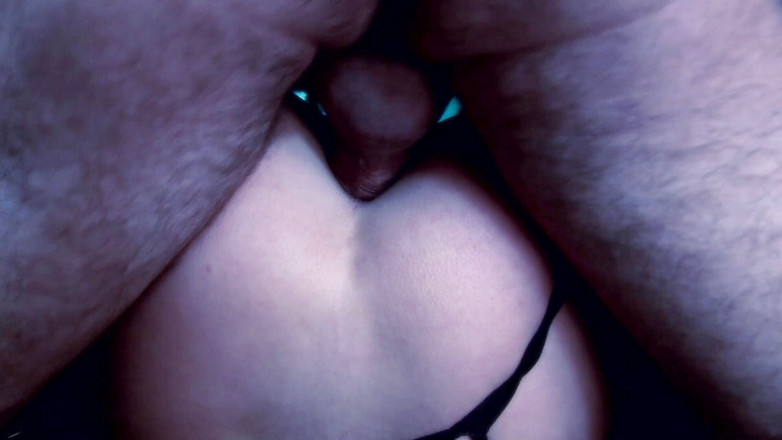 CBD Media: 쪼이는 구멍을 따먹는 핫한 젊은 거유 금발 클로이.