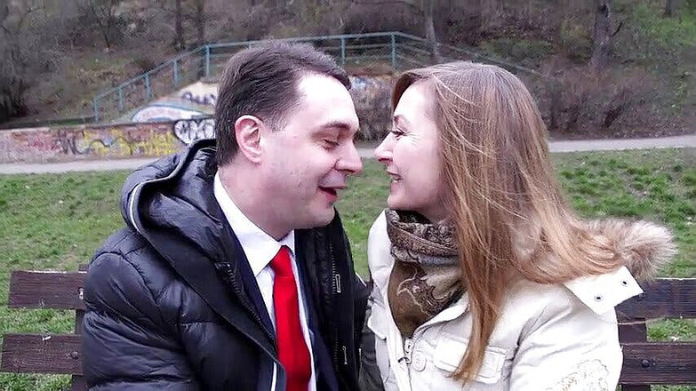 Andrea Dipre Channel: 垃圾色情之王Andrea Dipre在公园里口交