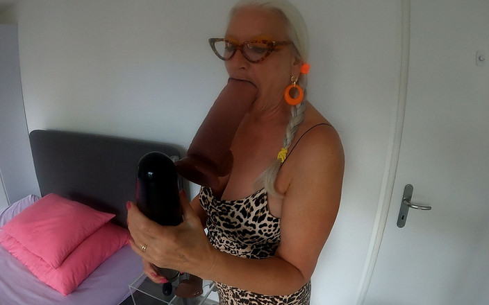 Hotvaleria: Dildolar ve Benim İçin Cum