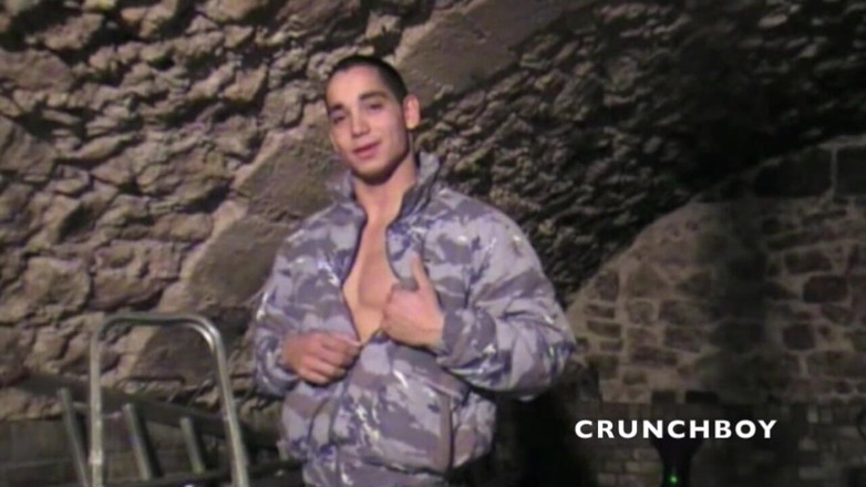 Crunch Boy: Youness follada por un sexy joven striaght curioso