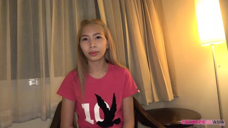 Creampie In Asia: 이 비디오는 지루하지만 그녀의 몸을 사용하여 성공적으로 질싸에서 그녀와 함께 그것을 칠 수 없었다