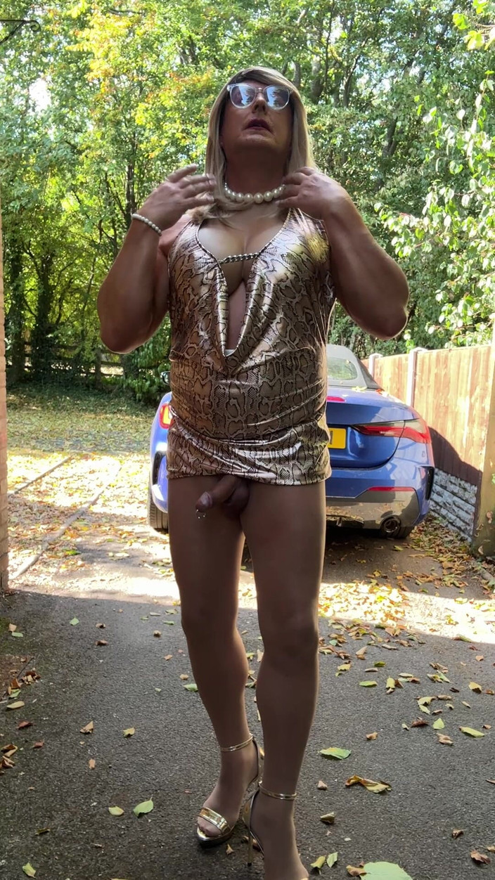 Kellycd2022: 골드 레오파드 프린트 드레스 탄 팬티 스타킹과 힐 S의 섹시한 크로스드레서 Kellycd20222