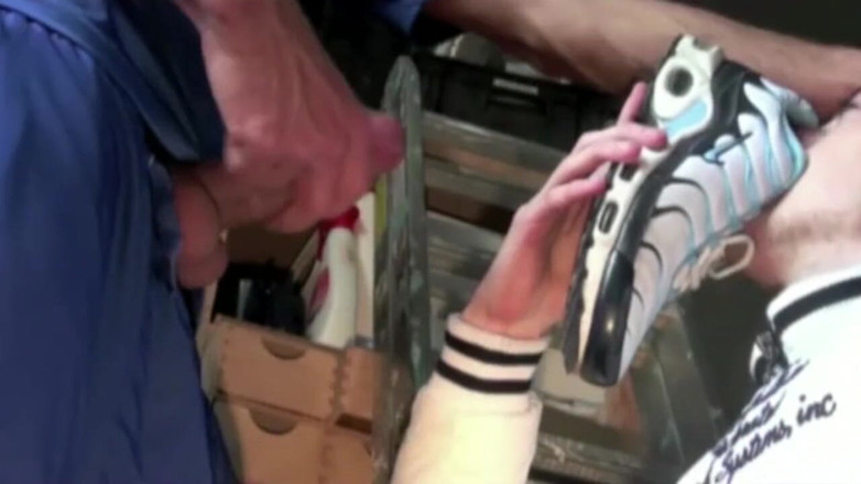 Sneaker gay: สลัตทวิงค์ยอมจำนนต่อรองเท้าผ้าใบของ แมท