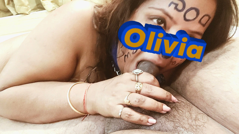Olivia Sharma: Indische Bhabhi slaaf Olivia lang haar diep in de keel...