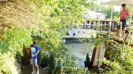 Boyfun: Český teen Twink má svou těsnou díru provrtanou během yardworku...