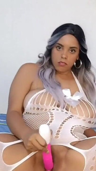 น้องสาว Latina ตูดใหญ่ โยกตูดแล้วชักว่าวเล่นกับตัวเอง