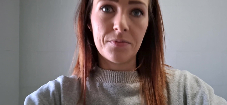 Alicia Robertz: Close up Pussy Peeing Compilation