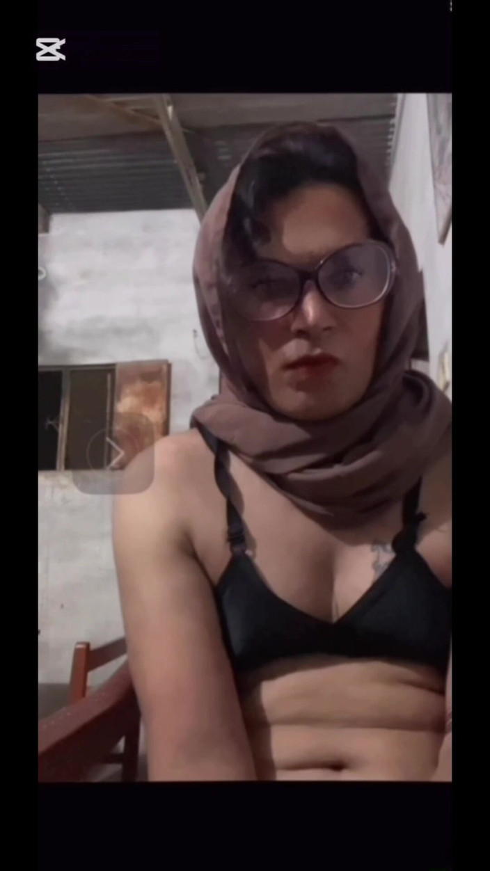 Apple00001: Lütfen inan bana ben bu dünyada itaatkar bir kadın kılıklıyım.