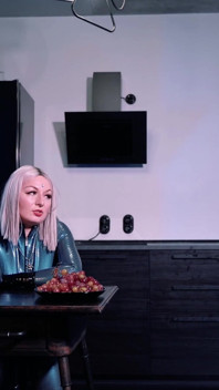 Menina submissa gostosa e sua amante de látex - jogos sexuais de fetiche, sexo pervertido! Arya Grander compilação