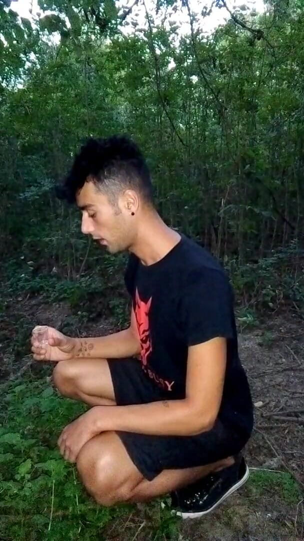 Idmir Sugary: ガラスから自分の精液を食べる