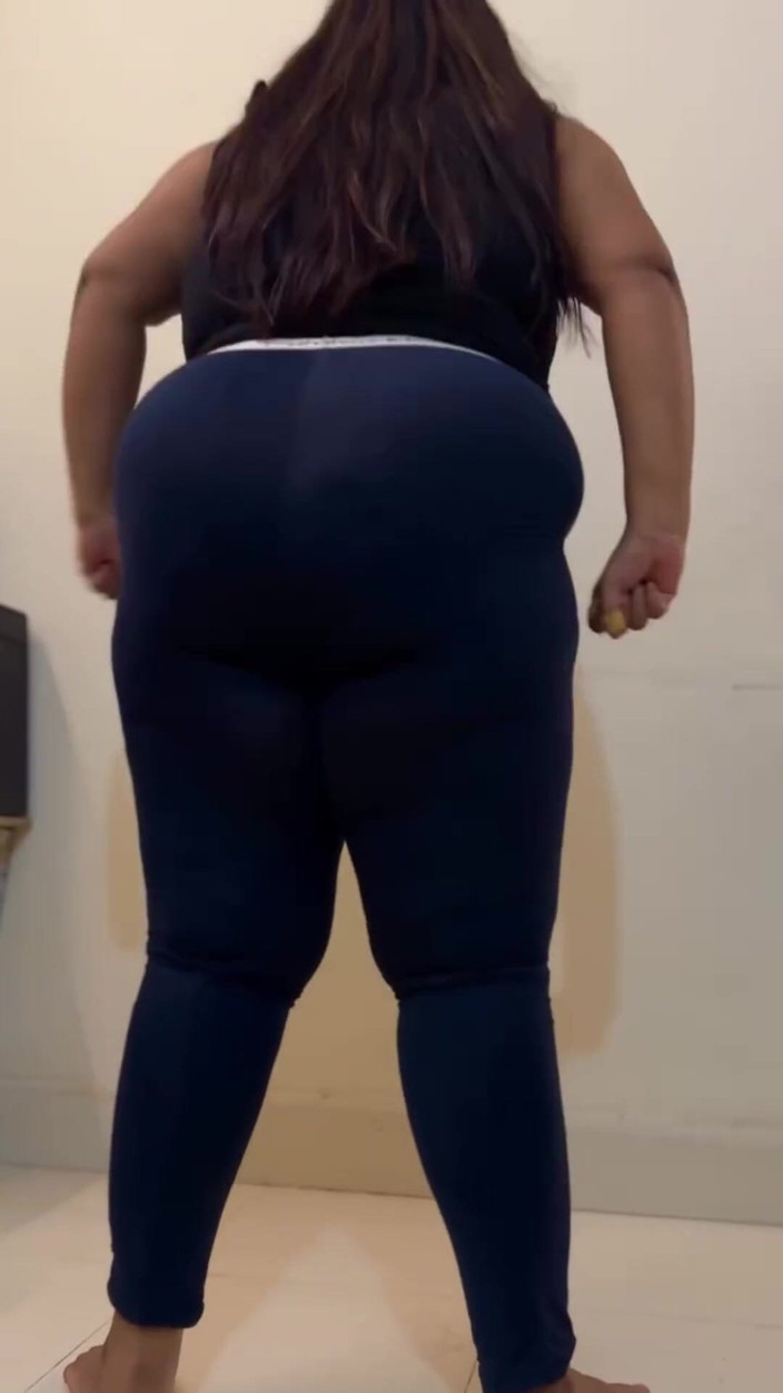 Aria Mia: Sfw Vlog: fund mare și țâțe mari musulmană Fată musulmană Anippe Arată-și...