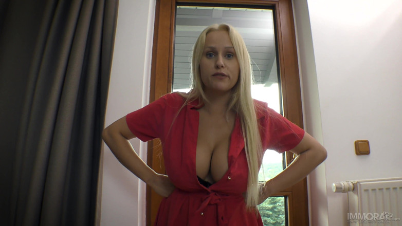 Immoral Live: Styvmamma angel Wicky sprutar över styvson