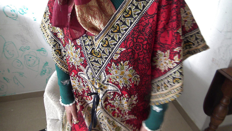 Souzan Halabi: Dara berusia 55 tahun menunjukkan pepek ketat - dia tidak pernah dikongkek!