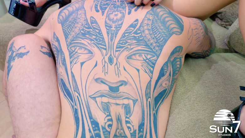 Sun7: हॉट लैटिना ने जर्मन लड़के को कई हॉट पोजीशन में चोदने, चेहरे पर वीर्य छोड़ने और असीमित वासना के साथ चुदाई करने के लिए बुलाया