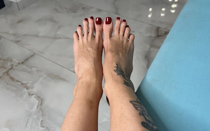 Julia domaina: Dedos longos se abrindo, toe spread close ups em dois ângulos...