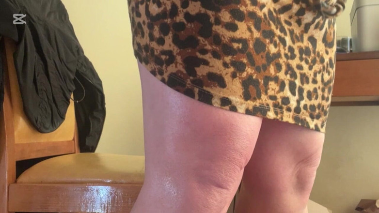 Elena andreou the best greek cross slut: Moi assise les jambes croisées dans ma mini-jupe avec de...
