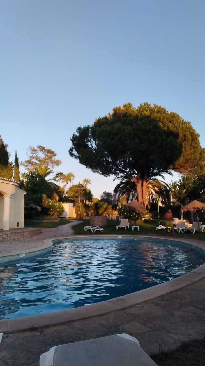 Boy top Amador: Una gara intorno alla piscina