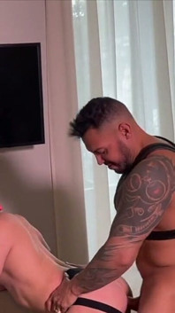 Anônimos Causa Sua Bunda Para o Rom do Vktor