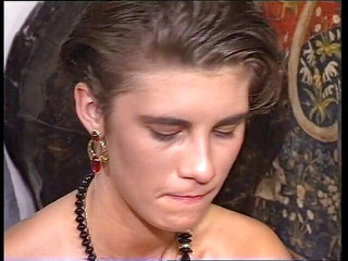 Naughty Girls: Dua lesbian amatir sange dan dildo