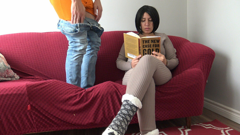 Souzan Halabi: オタクStepmom完全に彼のコックを点滅させる彼女のstepsonを無視します