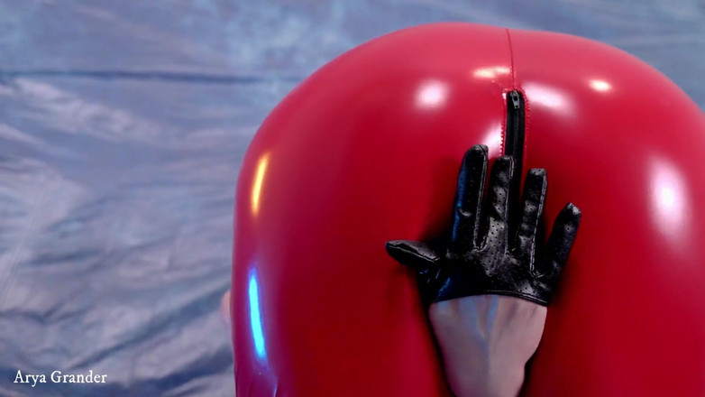 Arya Grander: Pvc panas menggoda, fetish video cantik. Majikan arya grander dengan...