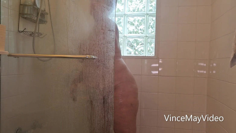 VinceMayVideo: L'ora della doccia con la GILF CULOna bianca preferita di...