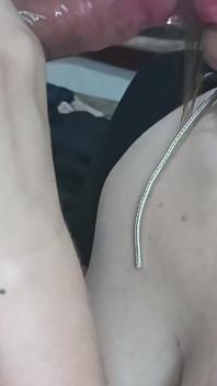 J’avais vraiment envie de sucer mon beau-père. Pendant que je me comportais mal, il mettait tout dans ma bouche.