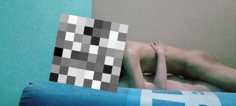 Famly sex: Kamarádka při návštěvě jejího penzionu