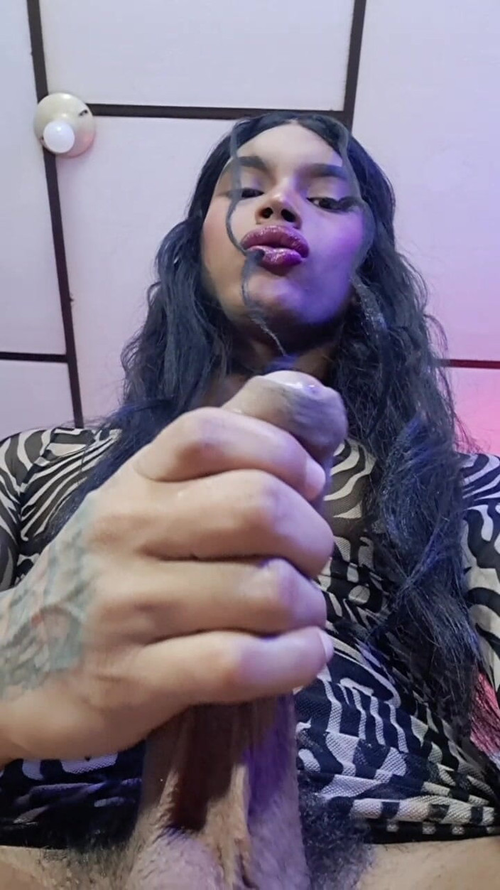 Valera Toro: Мій твердий член б'ється, поки я не вибухну гарячим молоком