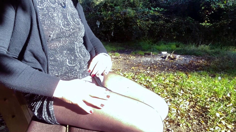Emily Rossi: Outdoor performances in tights