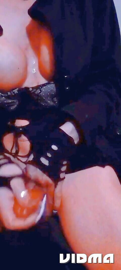 Laratransexualbarcel: Transsexual masturbação de pau