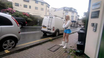 The Midnight Minx: Inappropriate skirt for windy days