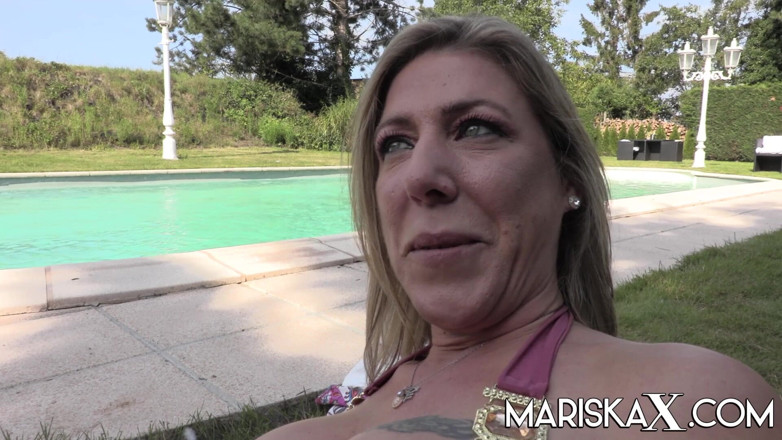 Mariska x: Mariskax MILF Nikky Clarisse Ass Fucked by the Pool