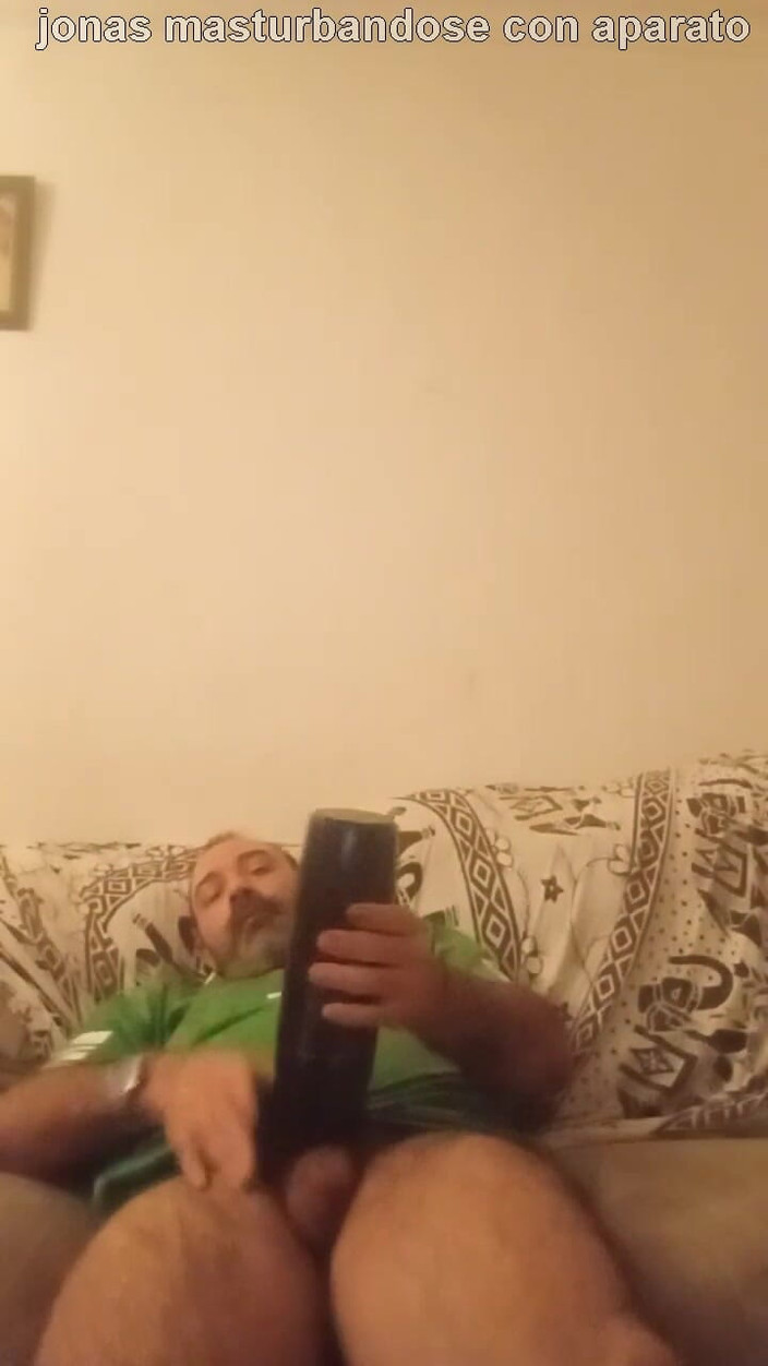 jonasxulo: Jonas masturbující s bribradorem