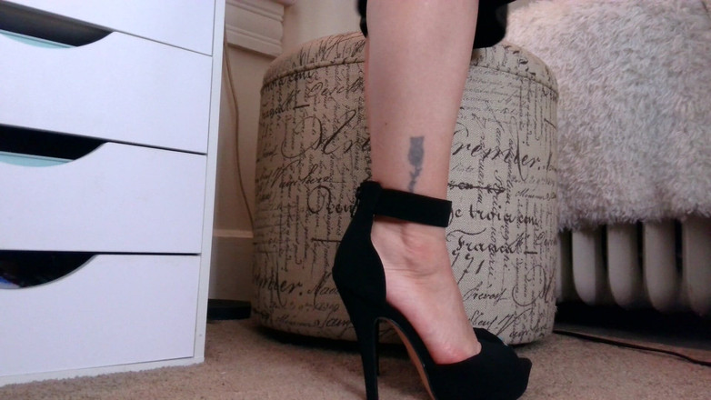 Raven Willow: 让我的高跟鞋让你深深地落下