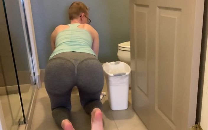 Leah Wilde: Just Cleaning the Floor