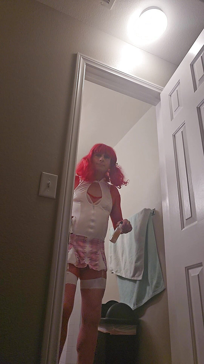 Jasmine Sub: 娘娘腔跨深喉口交并在衣柜里性交