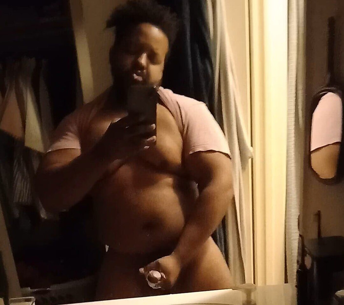 Eddie Venezuela: Brown Stepdaddy Soaps up Cock and Nuts on the Floor