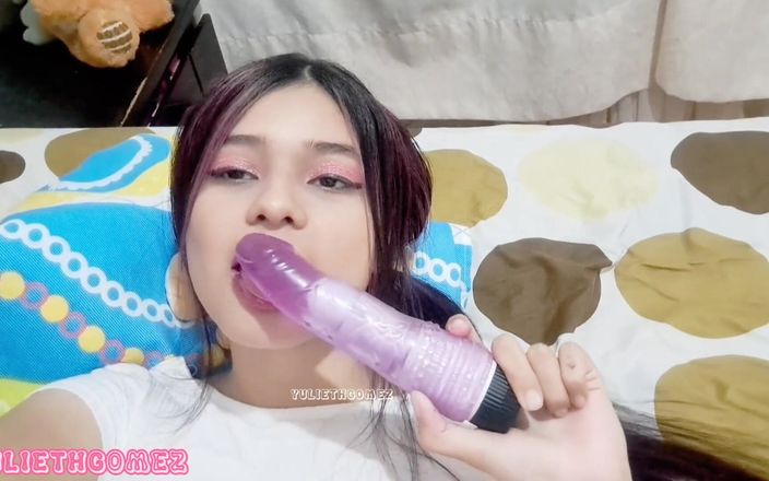 Yulieth Gomez: Colombian Masturbates with Her Step-father in Video Call