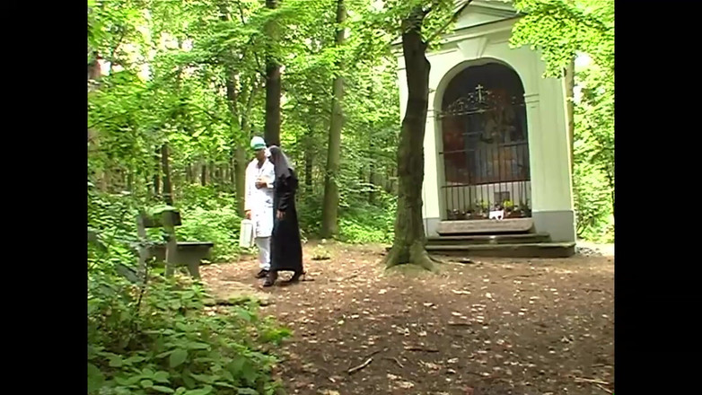 69 Italian District: 발정기 환자를 위한 항문 치료 (전체 영화 HD 버전)