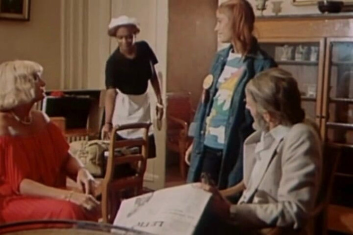 Java Consulting: Svádění služky s parním klystýrem s ohnivá zrzavá teenagerka